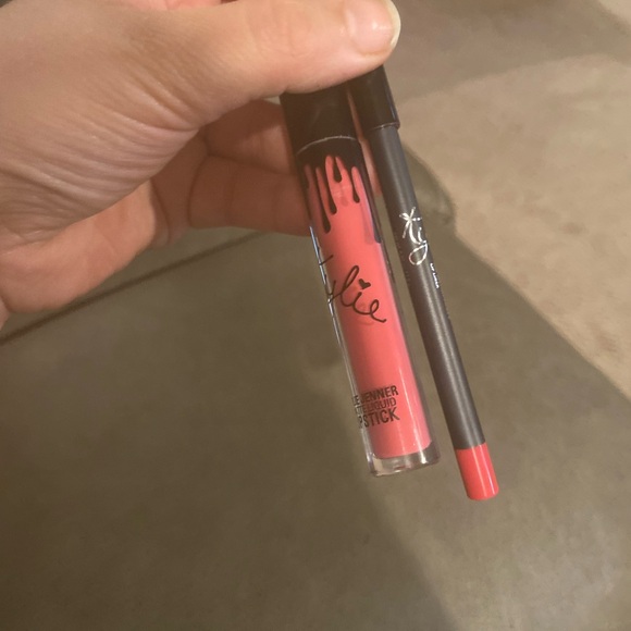 Kylie cosmetics lip kit in the shade ON Wednesdays - Picture 6 of 9